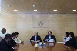 Esteban Morcillo i Jose Vicente Morata signen el conveni.